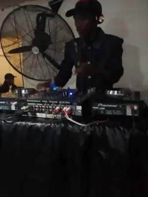 NzeroSoul - Italian Shandiis ft Danger Squad & DeeJay NdiiRa